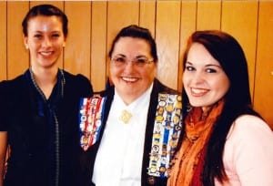 2013jan (2) WEb - The Village Reporter DAUGHTERS OF THE AMERICAN REVOLUTION ... Left to Right - Abby Hill, Rosanne Fisher, and Kelly Geis