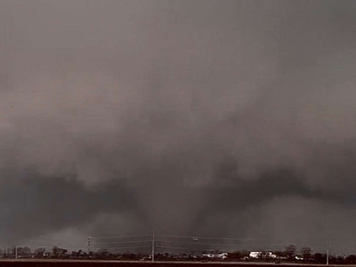 High-end EF3 tornado captured by Bryce Reeves on March 10, 2026 in Illinois
